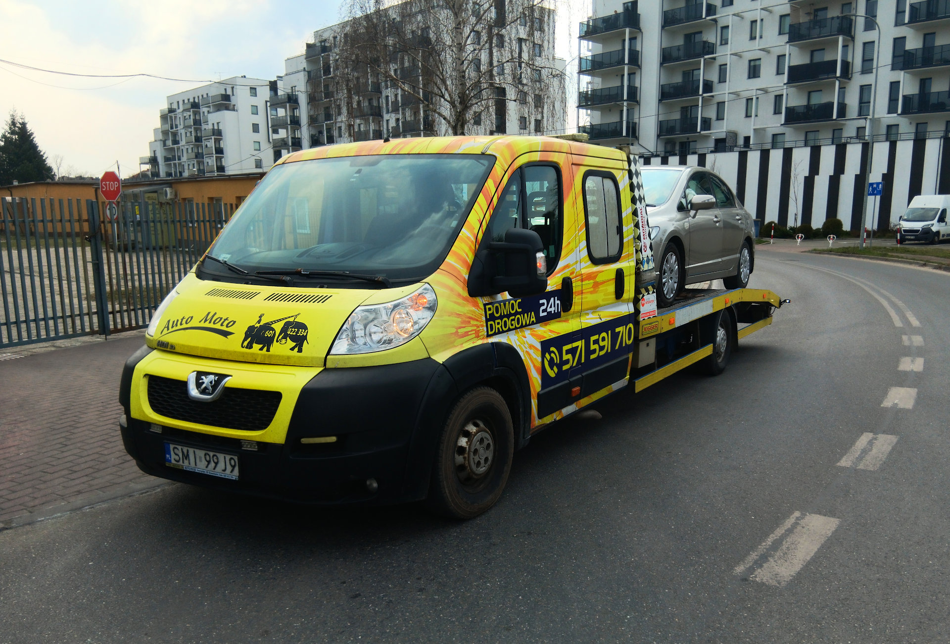 Laweta Toruń - transport na lawecie samochodów, maszyn i ładunków